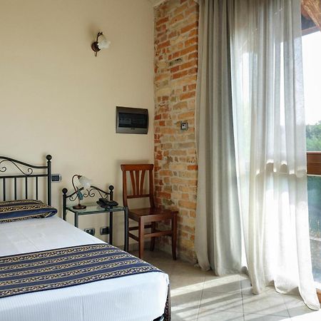 Hotel Le Botti Guarene Kültér fotó