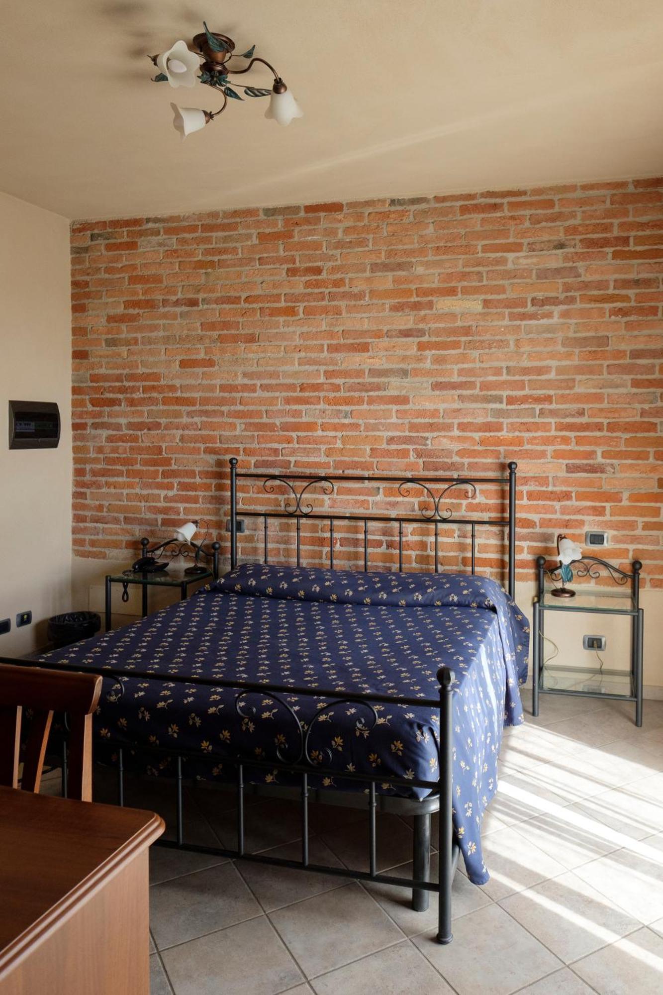 Hotel Le Botti Guarene Kültér fotó