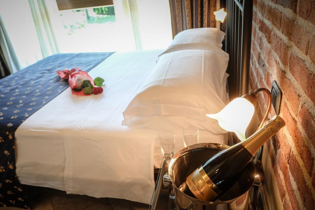 Hotel Le Botti Guarene Kültér fotó